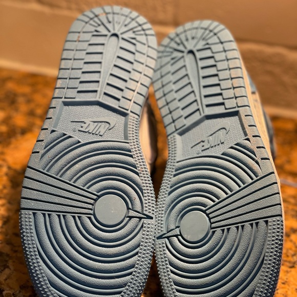 Jordan 1 Mid
Washed Denim (GS) - Picture 5 of 6